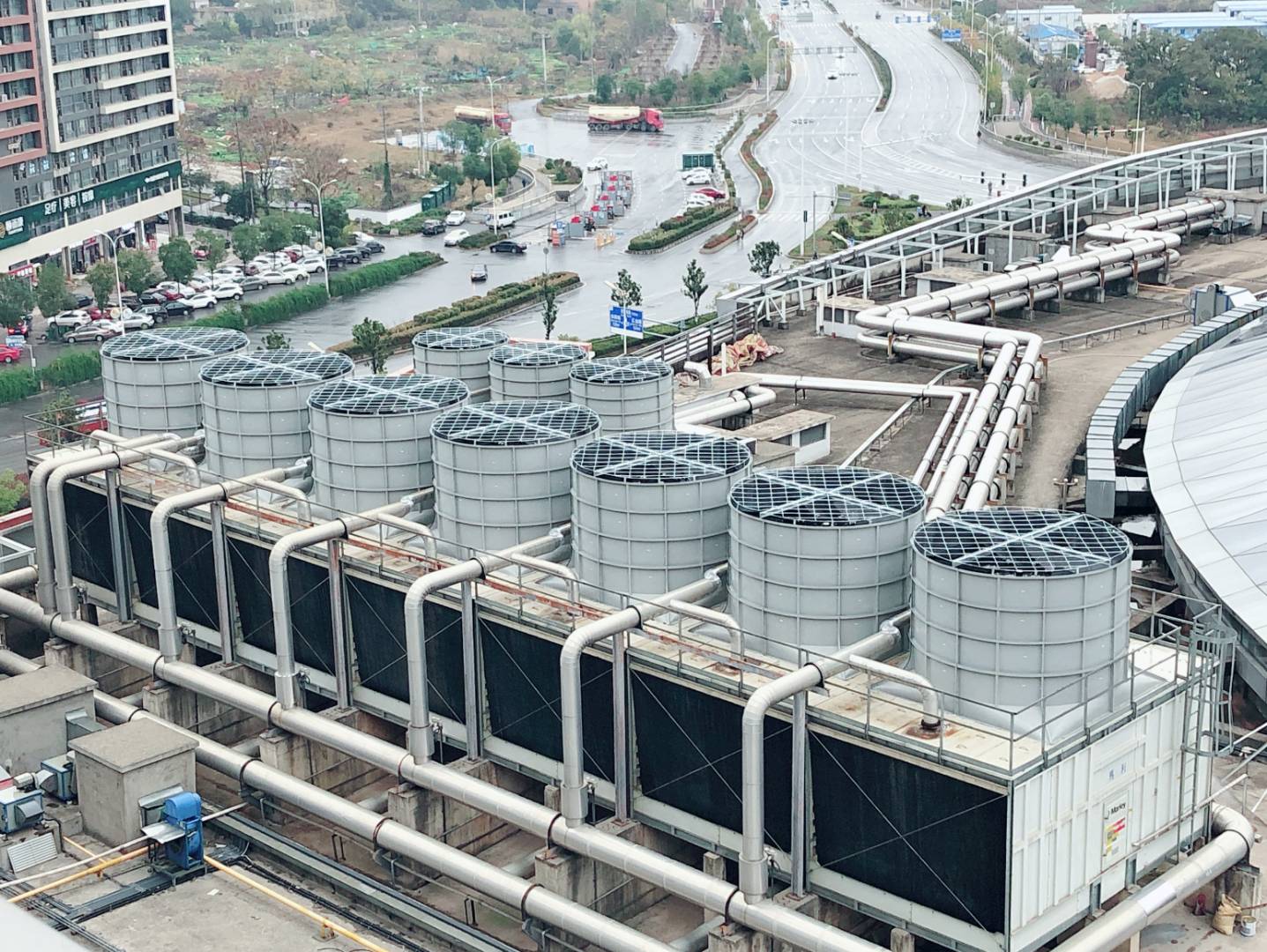 KM橫流超靜音冷卻塔定制廠家價(jià)格(小型冷卻塔廠家)